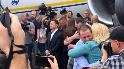 Зеленский заявил о подготовке отвода сил на Донбассе Зеленский заявил о подготовке отвода сил на Донбассе
