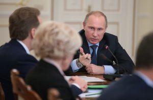 Путин не собирается менять свою команду Путин не собирается менять свою команду