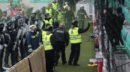 Из-за миграционного кризиса в Словении отменили футбольный матч, в стране не хватает полицейских! Из-за миграционного кризиса в Словении отменили футбольный матч, в стране не хватает полицейских!