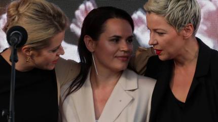 Лукашенко назвал Тихановскую и ее соратниц "несчастными девчонками"