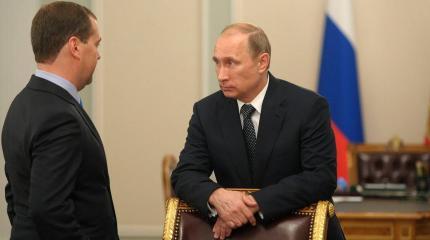 Почему Медведев останется главой правительства Почему Медведев останется главой правительства