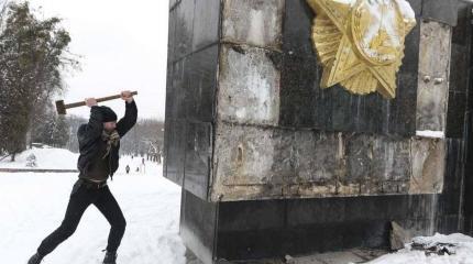 Как за рубежом уничтожаются памятники советским воинам-освободителям