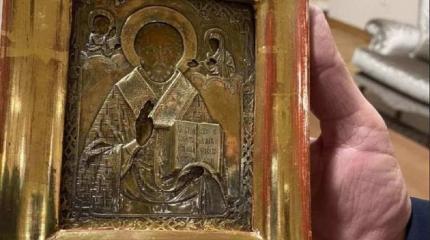 Россия по требованию Украины вернёт икону, подаренную сербами Лаврову Россия по требованию Украины вернёт икону, подаренную сербами Лаврову