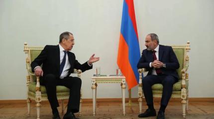 Чем объясняют отсутствие флага РФ на встрече Лаврова и Пашиняна Чем объясняют отсутствие флага РФ на встрече Лаврова и Пашиняна
