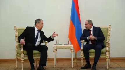 Чем объясняют отсутствие флага РФ на встрече Лаврова и Пашиняна