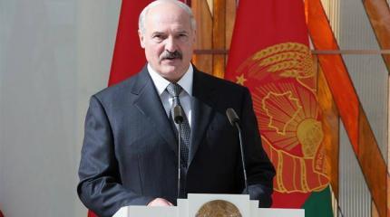 Батька Лукашенко назло Кремлю меняет имидж, чтобы дороже продаться Западу Батька Лукашенко назло Кремлю меняет имидж, чтобы дороже продаться Западу