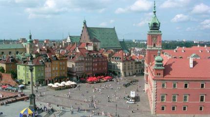 Польский паспорт в украинские руки: как Варшава оккупирует Киев