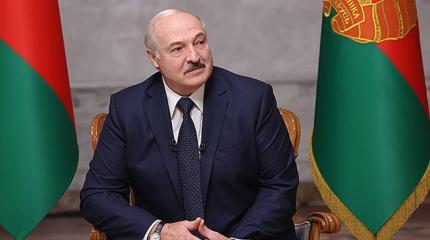 Лукашенко хочет доказать, что он заботится о людях своей страны Лукашенко хочет доказать, что он заботится о людях своей страны