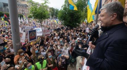 Порошенко метит в мученики