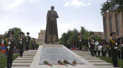 Памятник армянскому власову