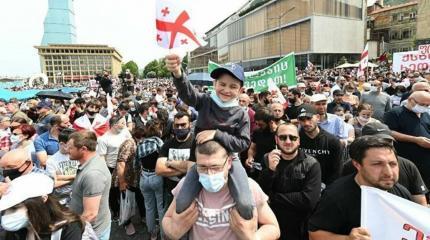 Тбилиси охватили массовые протесты Тбилиси охватили массовые протесты