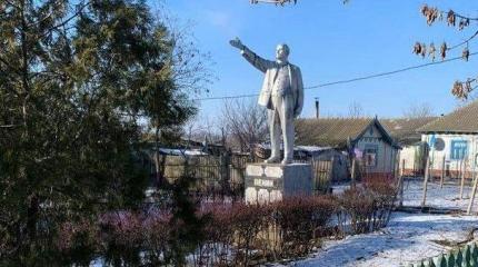 На Украине снесли последний памятник Ленину. Что будет новой целью нацистов На Украине снесли последний памятник Ленину. Что будет новой целью нацистов