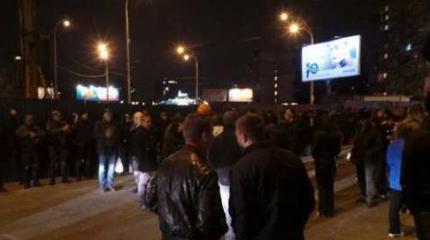 Майдан по-Киевски: толпу протестующих протаранил автомобиль Майдан по-Киевски: толпу протестующих протаранил автомобиль