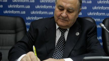 Правительство Украины обсудило возможное разведение сил в Донбассе Правительство Украины обсудило возможное разведение сил в Донбассе