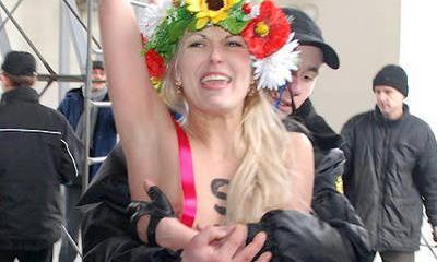 Суд Франции впервые осудил активистку Femen