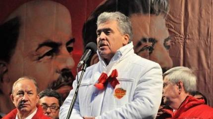 Обыватель хочет, чтобы добрый дядя Грудинин подарил ему социализм Обыватель хочет, чтобы добрый дядя Грудинин подарил ему социализм