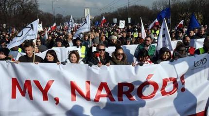 Тысячи поляков протестуют против правительства