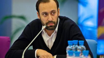 Две колонны фашистов, хватит кормить Дворковичей и шестисантиметровая голова Две колонны фашистов, хватит кормить Дворковичей и шестисантиметровая голова