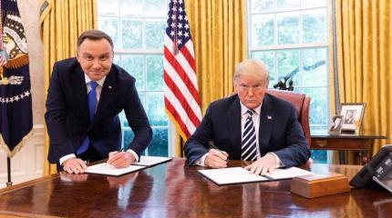 Свобода слова в ЕС: оказывается, Дуда на краю стола Трампа – это харам Свобода слова в ЕС: оказывается, Дуда на краю стола Трампа – это харам