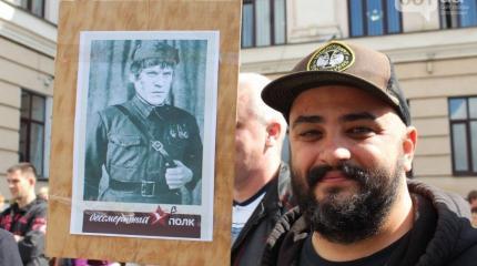 «Коммуняку на гілляку»: украинцы опорочили шествие «Бессмертного полка» «Коммуняку на гілляку»: украинцы опорочили шествие «Бессмертного полка»