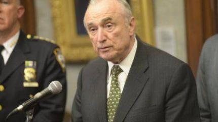 Глава полиции Нью-Йорка обвинил Обаму в "невероятной глупости" Глава полиции Нью-Йорка обвинил Обаму в "невероятной глупости"