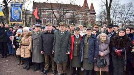 Бандеровцы опасаются роста симпатий украинцев к русским Бандеровцы опасаются роста симпатий украинцев к русским
