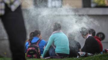 Американские школьники махнули табак на марихуану