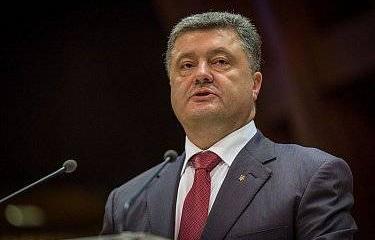 Порошенко подписал указ о введении военного положения