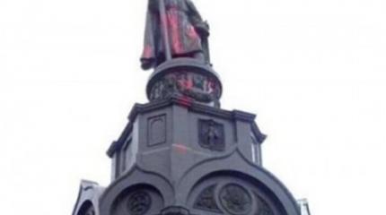 Святому Владимиру мстят за Бандеру?