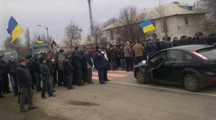На Украине бастуют аграрии: заблокированы трассы в нескольких областях Украины На Украине бастуют аграрии: заблокированы трассы в нескольких областях Украины
