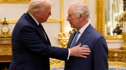 Руки прочь от монарха: Трамп попал в громкий конфуз на встрече с Карлом III