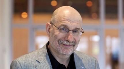 Борис Акунин: Не собираюсь изображать массовку в пиар-мероприятиях Путина