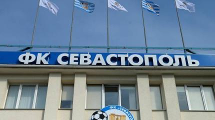 УЕФА запретил крымским клубам выступать в российских соревнованиях с 1 января УЕФА запретил крымским клубам выступать в российских соревнованиях с 1 января