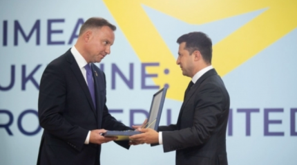 Поляки обрушились с критикой на речь Дуды в поддержку Украины Поляки обрушились с критикой на речь Дуды в поддержку Украины