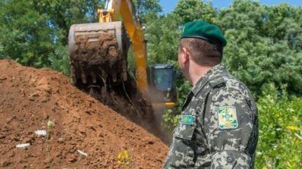 Киеву не хватает денег на строительство "Стены"