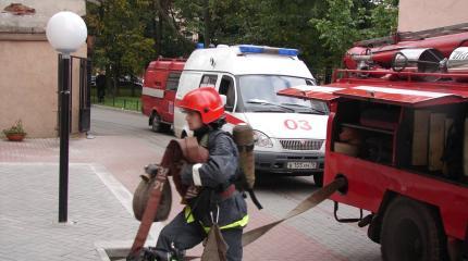 В городах Алтая массово эвакуируют школы из-за угроз взрыва