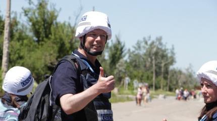 Хуг формально проинспектировал КПП «Станица-Луганская» Хуг формально проинспектировал КПП «Станица-Луганская»