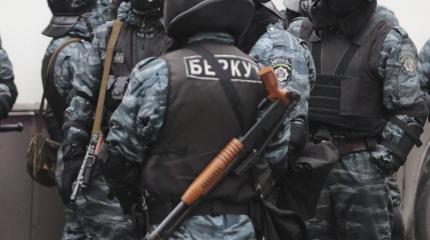 Бывшие сотрудники спецподразделения «Беркут» вернулись в Киев после обмена Бывшие сотрудники спецподразделения «Беркут» вернулись в Киев после обмена