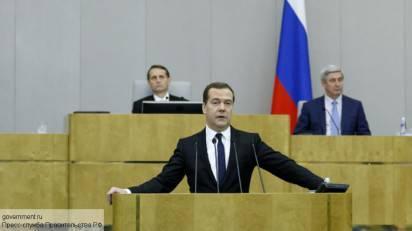 Медведев обещает, эксперты сомневаются Медведев обещает, эксперты сомневаются