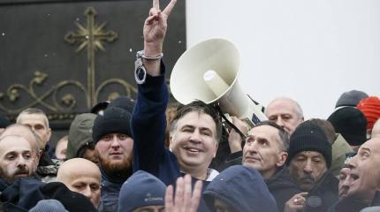 Саакашвили показал Порошенко слабость украинской власти Саакашвили показал Порошенко слабость украинской власти