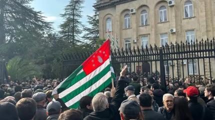 Как Запад вмешивается в политику Абхазии. Защитится ли Сухум к выборам?