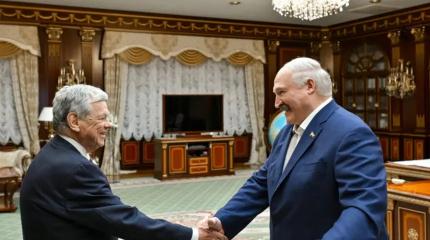 Посланник Трампа хвалится: Выпил две рюмки водки с Лукашенко и не вырвало