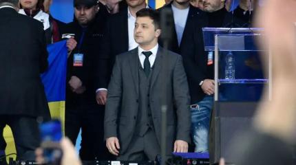 «Как ребенок у могилы»: украинцы хотят поставить Зеленского на колени