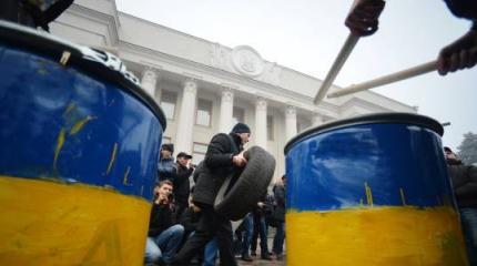 Рада ввергает Украину в пропасть тотальной войны Рада ввергает Украину в пропасть тотальной войны