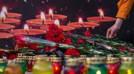 Жители ДНР почтили память погибших в Доме Профсоюзов одесситов Жители ДНР почтили память погибших в Доме Профсоюзов одесситов