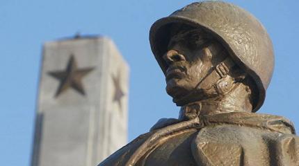В Литве у советских памятников установили "антиидеологические" таблички В Литве у советских памятников установили "антиидеологические" таблички