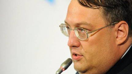 ”Болят глаза, устали руки. Опять война идет в Фейсбуке”… ”Болят глаза, устали руки. Опять война идет в Фейсбуке”…