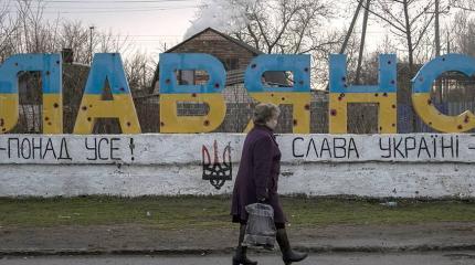 Местные жители в Славянске плюют в спины украинским «освободителям» Местные жители в Славянске плюют в спины украинским «освободителям»