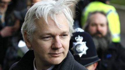 «На пути в США?» Странный твит Ассанжа вызвал жаркую дискуссию о его судьбе «На пути в США?» Странный твит Ассанжа вызвал жаркую дискуссию о его судьбе