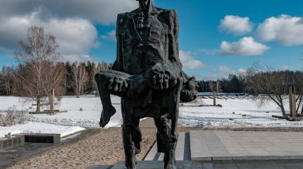 Пепел Хатыни уже не стучит в сердца украинских президентов